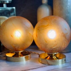 les orbes d’ambre voilé